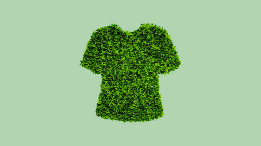 ağaçlardan yapılmış yeşil tişört